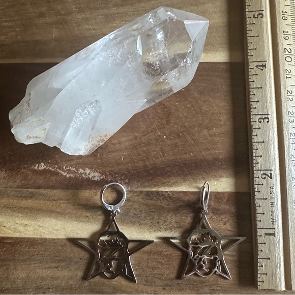 NWT David Bowie Ziggy Stardust silver colored earrings - Picture 2 of 4